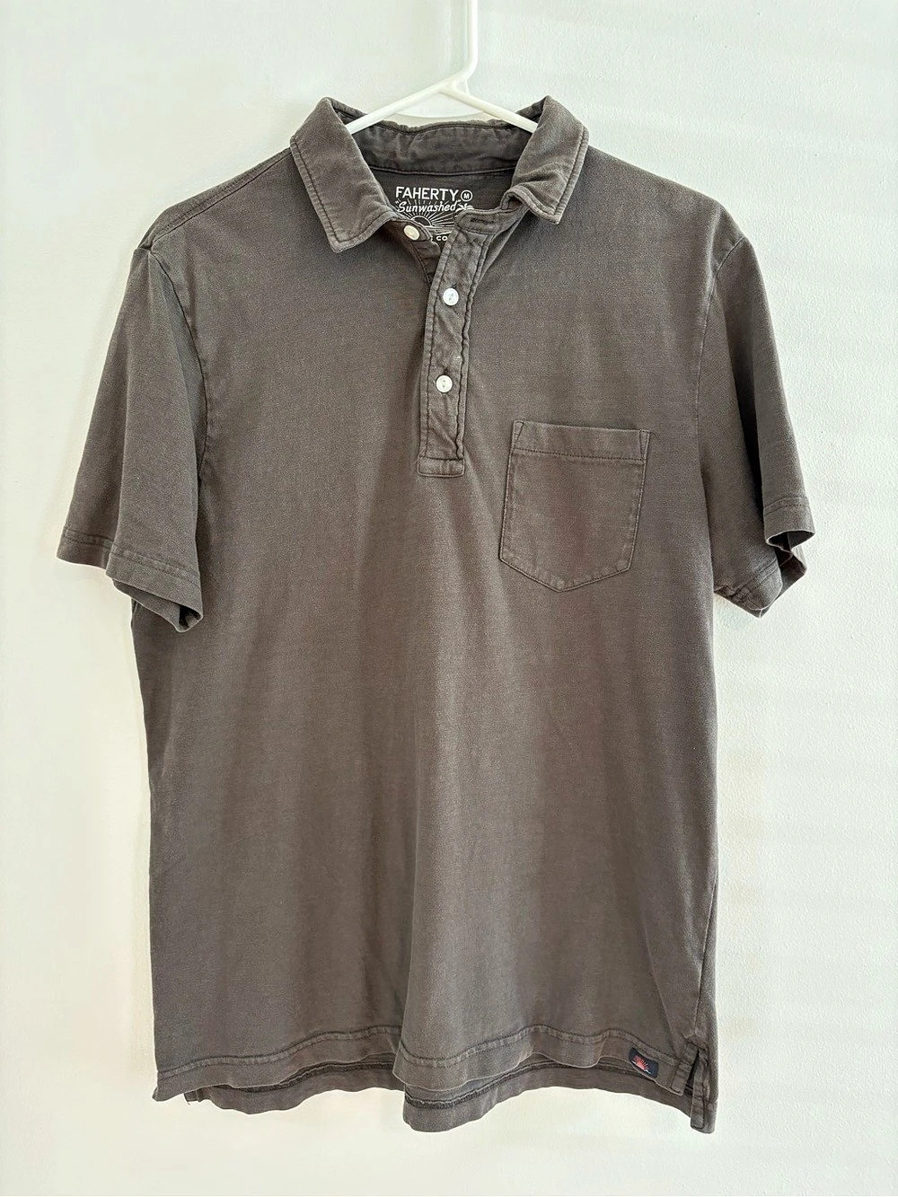 Coastal Vintage Faherty Sunwashed T-Shirt Polo Organic Cotton Size M preppy